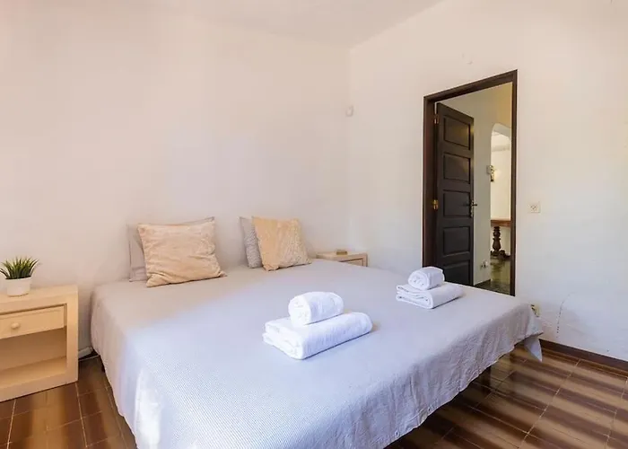 Charming Swimming Pool Willa *