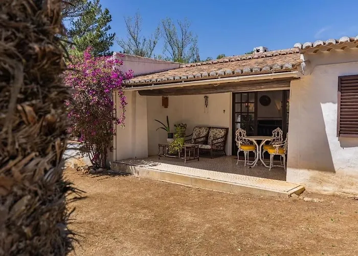 Villa Charming Swimming Pool